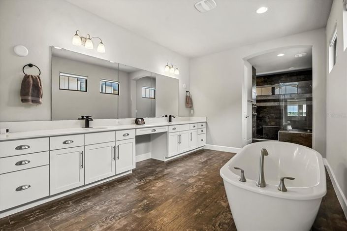 Image No.23-4 Bed Property for sale