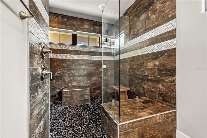 Image No.26-4 Bed Property for sale