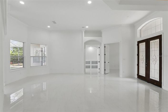 Image No.10-5 Bed Property for sale