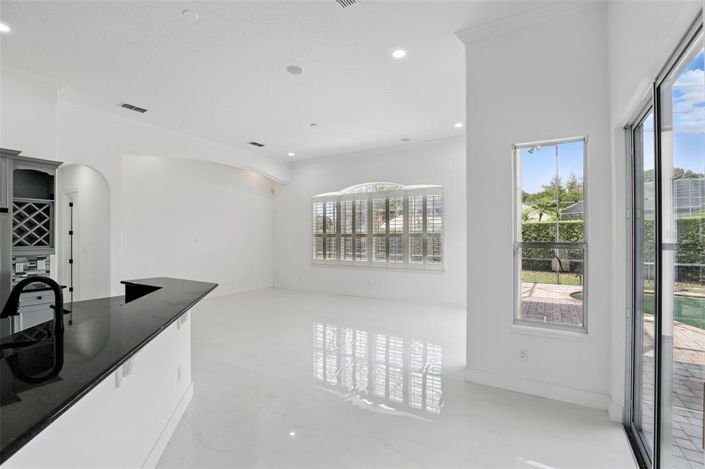 Image No.13-5 Bed Property for sale