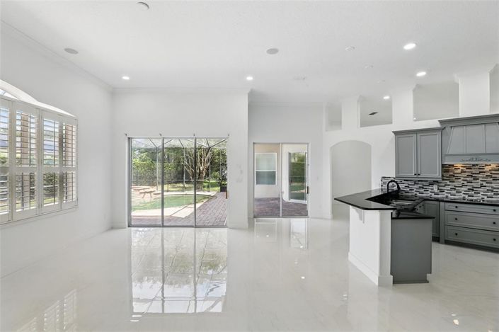 Image No.14-5 Bed Property for sale