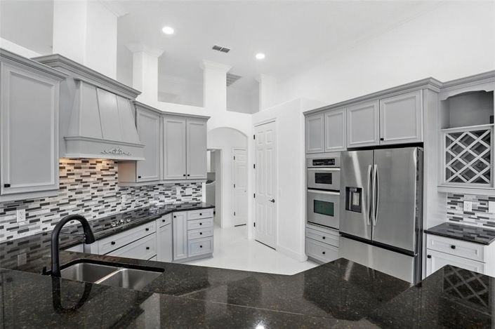 Image No.20-5 Bed Property for sale