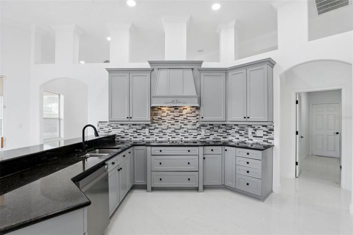 Image No.21-5 Bed Property for sale