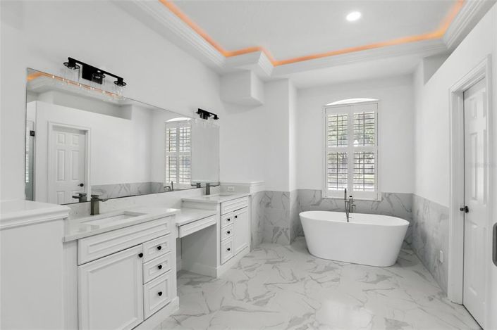 Image No.26-5 Bed Property for sale