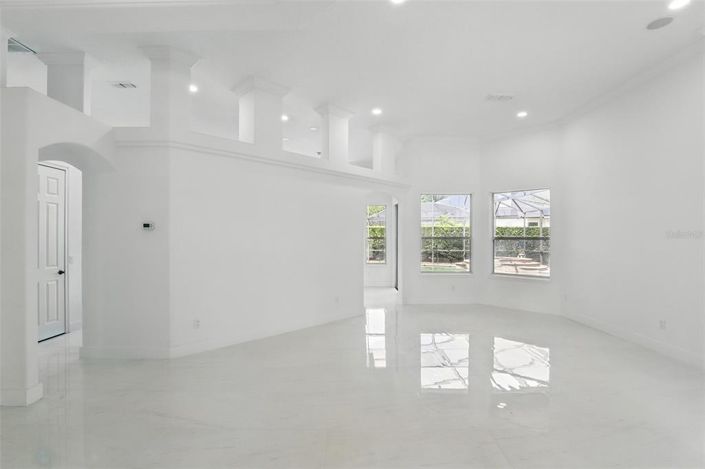 Image No.6-5 Bed Property for sale