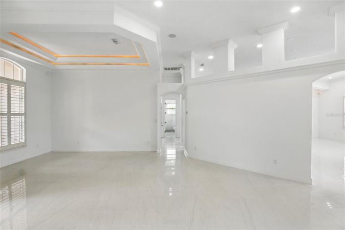 Image No.8-5 Bed Property for sale