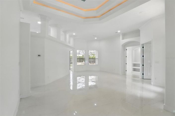 Image No.9-5 Bed Property for sale