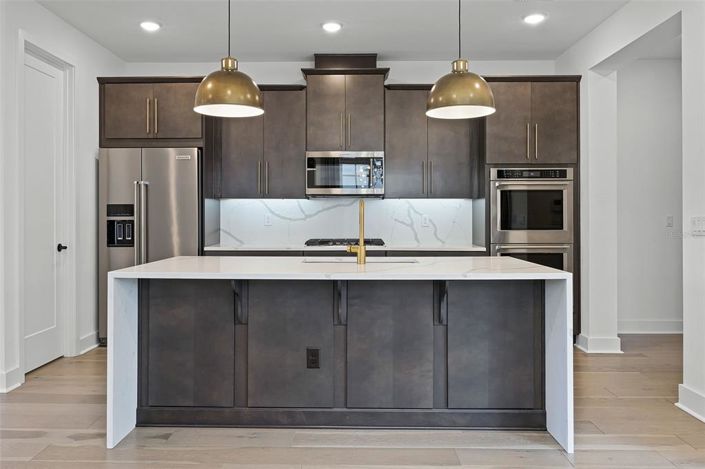 Image No.12-3 Bed Townhouse for sale