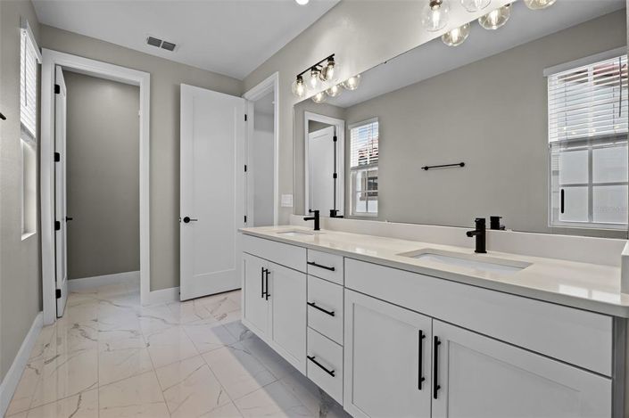 Image No.29-3 Bed Townhouse for sale