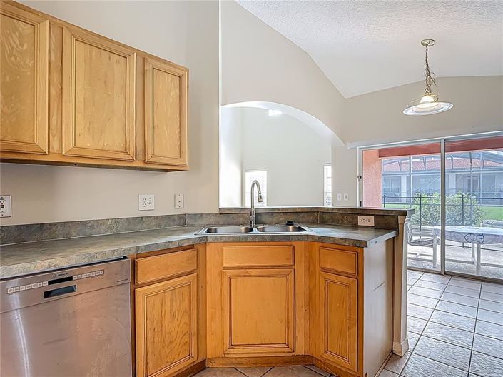 Image No.15-5 Bed Property for sale