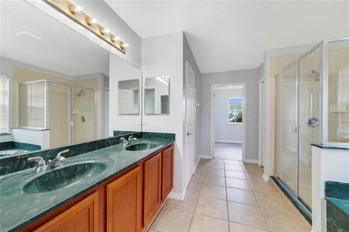 Image No.16-5 Bed Property for sale