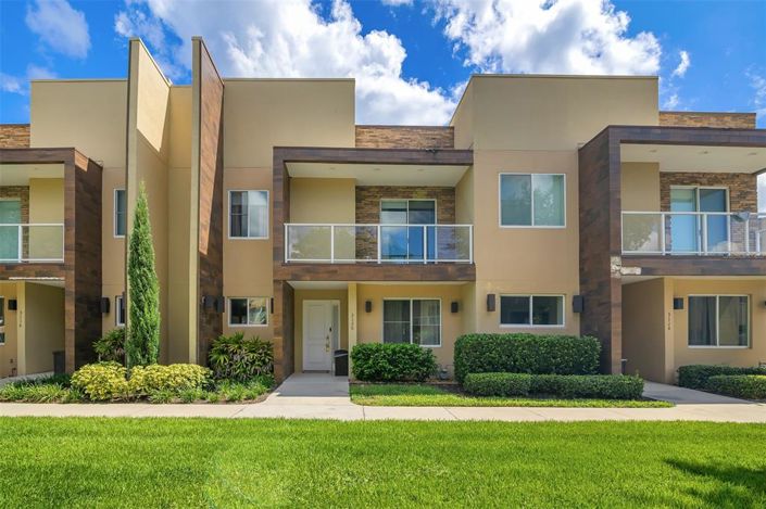 Image No.1-4 Bed Townhouse for sale