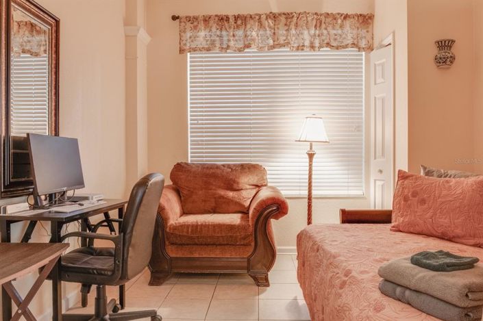 Image No.10-6 Bed Property for sale