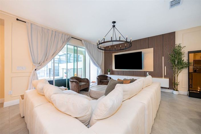 Image No.10-5 Bed Townhouse for sale