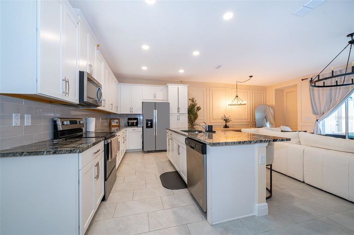 Image No.4-5 Bed Townhouse for sale