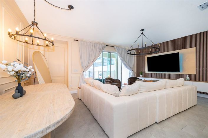 Image No.8-5 Bed Townhouse for sale