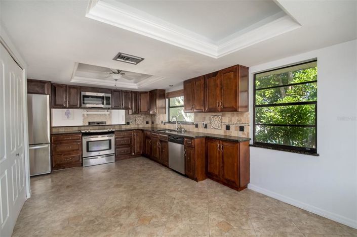 Image No.13-5 Bed Property for sale