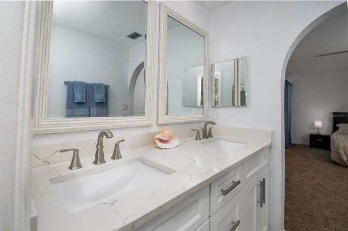 Image No.19-5 Bed Property for sale