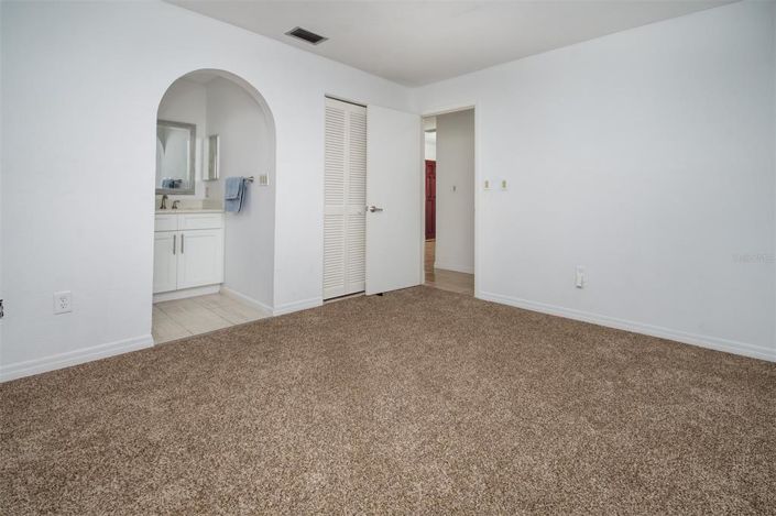 Image No.23-5 Bed Property for sale