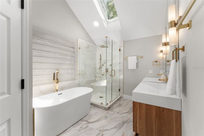 Image No.8-4 Bed Property for sale