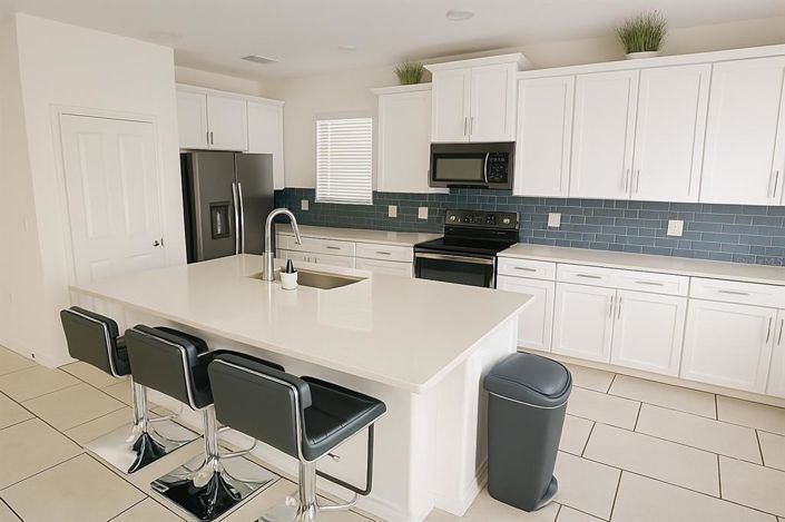 Image No.10-5 Bed Property for sale