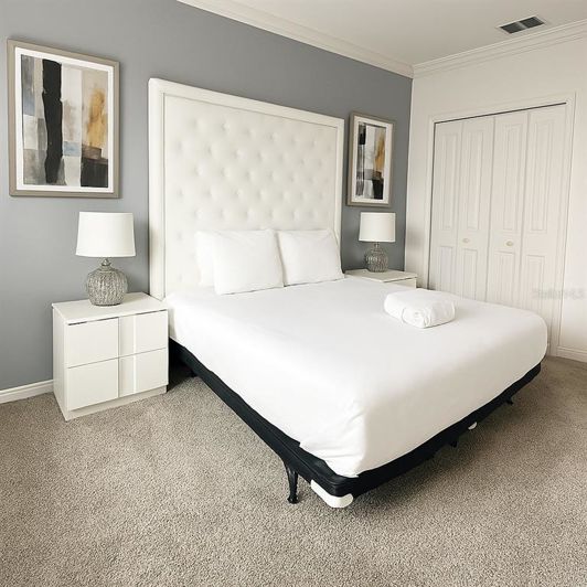 Image No.17-5 Bed Property for sale