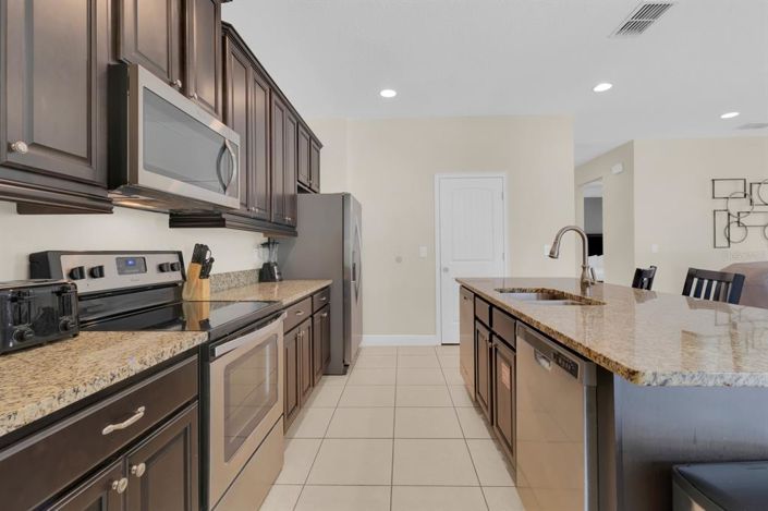 Image No.10-6 Bed Property for sale