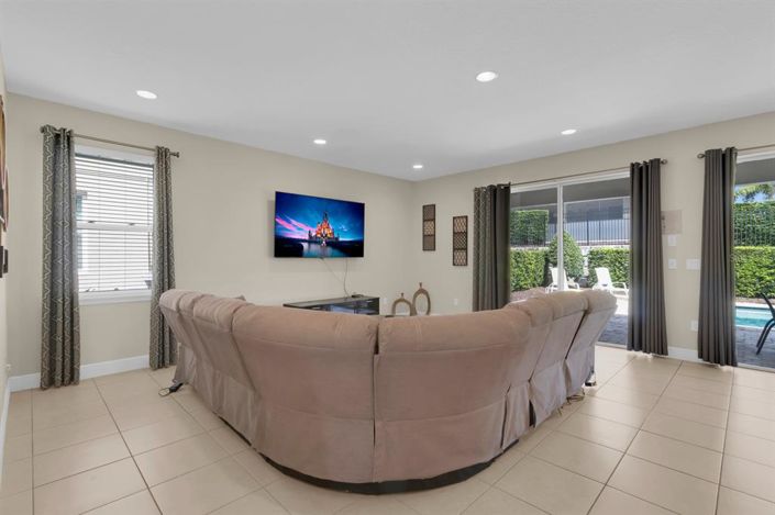 Image No.11-6 Bed Property for sale