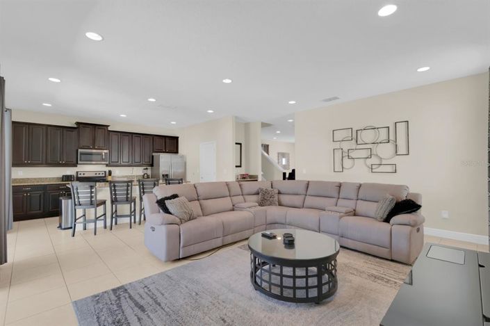 Image No.13-6 Bed Property for sale