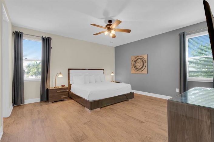 Image No.17-6 Bed Property for sale