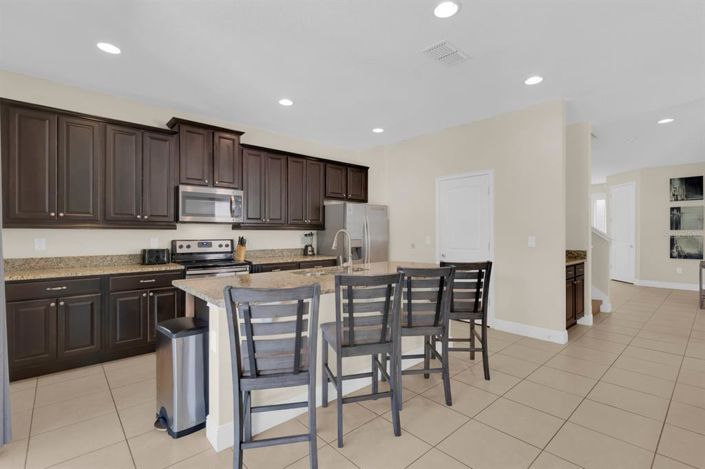 Image No.9-6 Bed Property for sale