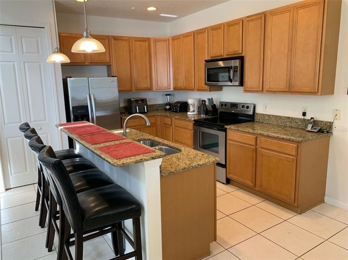 Image No.8-5 Bed Property for sale