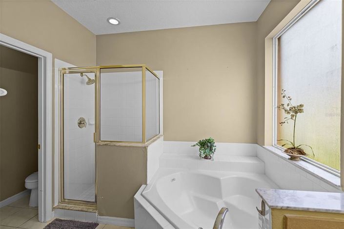 Image No.14-6 Bed Property for sale