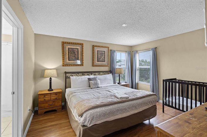 Image No.22-6 Bed Property for sale