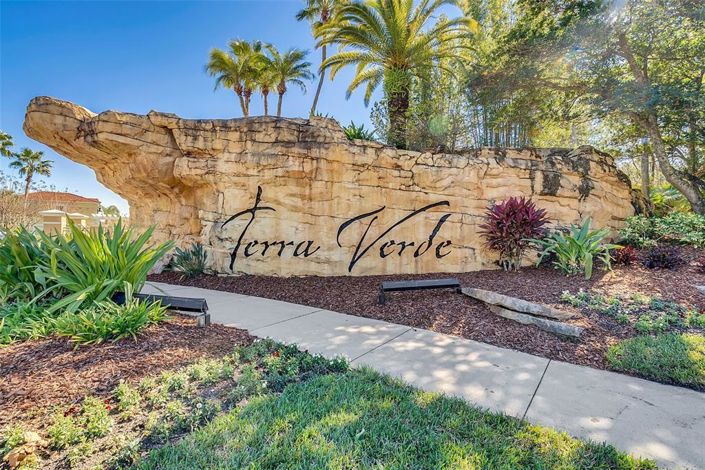 Image No.57-6 Bed Property for sale