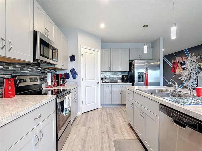 Image No.17-5 Bed Property for sale