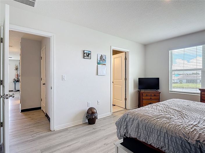 Image No.28-5 Bed Property for sale