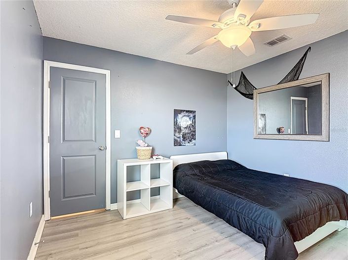 Image No.29-5 Bed Property for sale