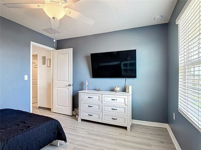 Image No.30-5 Bed Property for sale