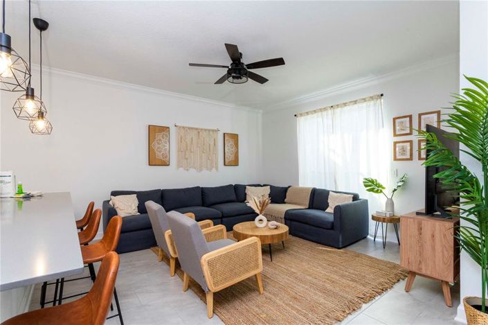 Image No.12-4 Bed Townhouse for sale