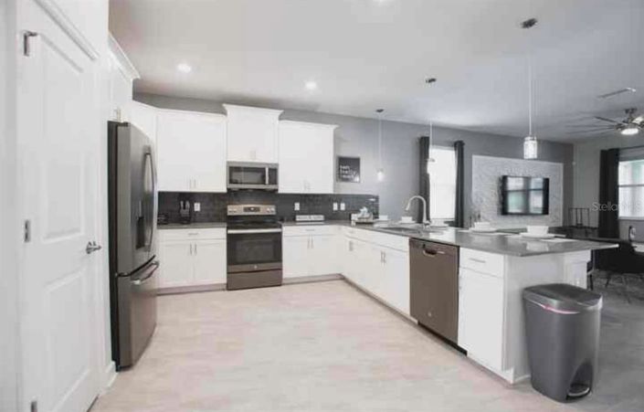 Image No.17-9 Bed Property for sale