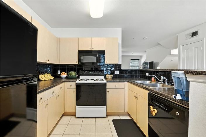 Image No.13-3 Bed Property for sale