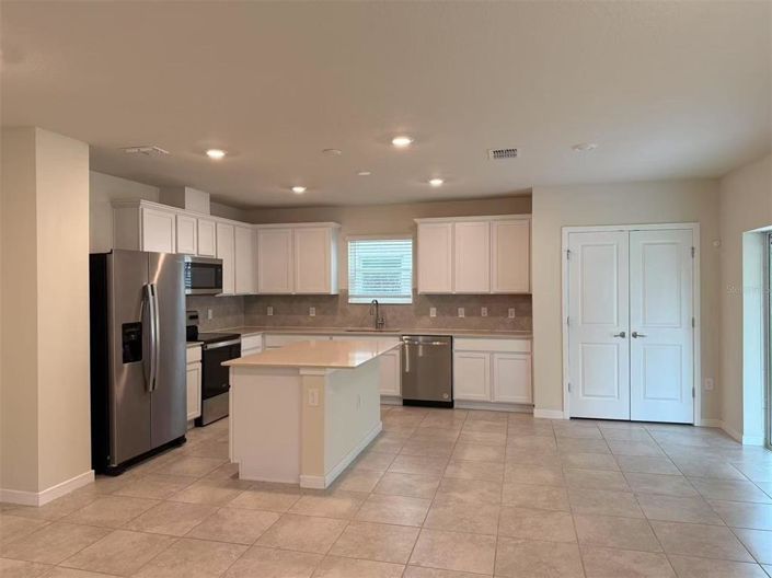 Image No.5-5 Bed Property for sale