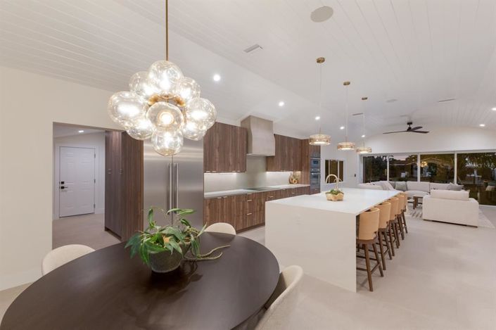 Image No.10-4 Bed Property for sale