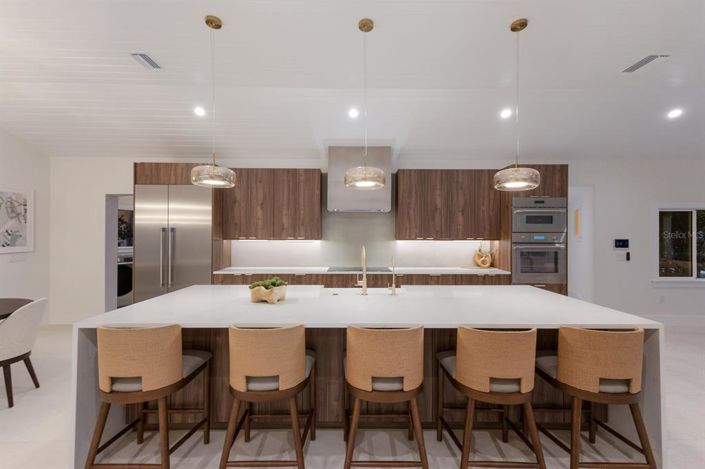 Image No.15-4 Bed Property for sale