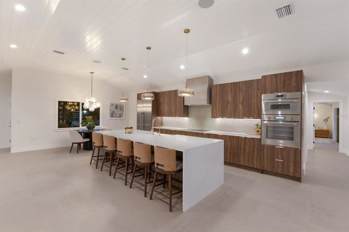 Image No.16-4 Bed Property for sale