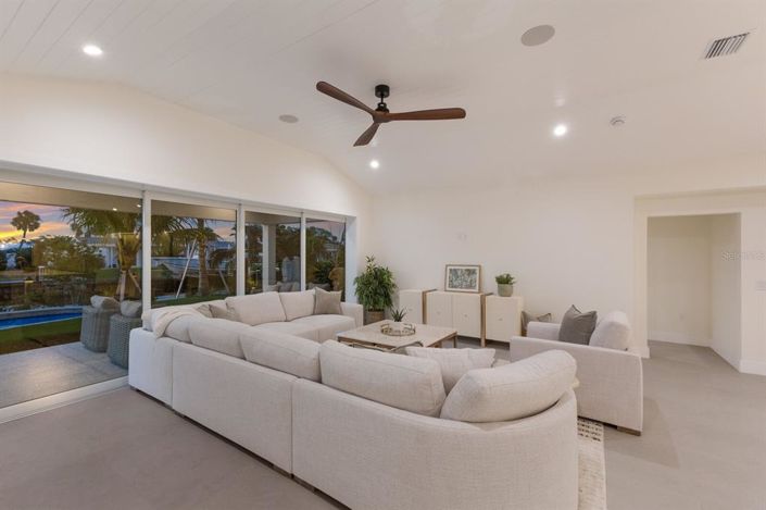 Image No.18-4 Bed Property for sale