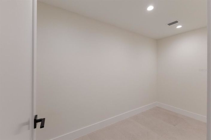 Image No.27-4 Bed Property for sale