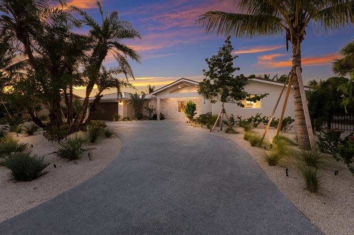 Image No.4-4 Bed Property for sale