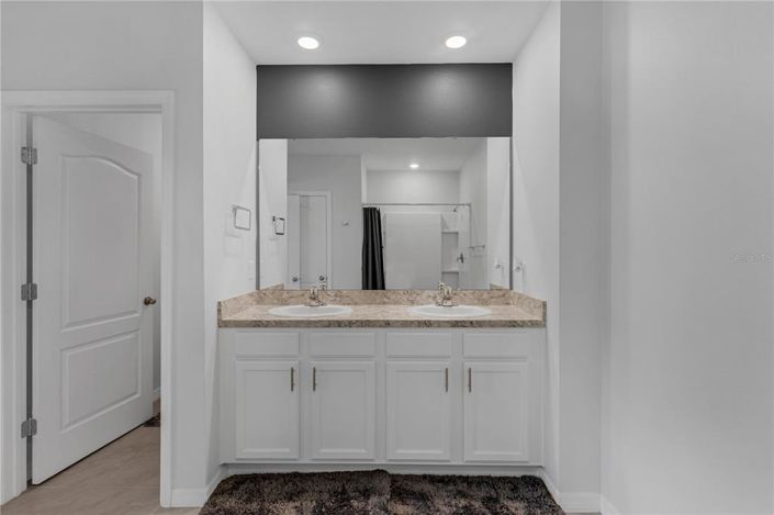 Image No.35-5 Bed Property for sale